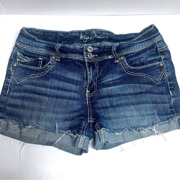 Ariya Jeans 5 pocket denim cutoff shorts. Juniors Size 11/12 - Picture 1 of 7